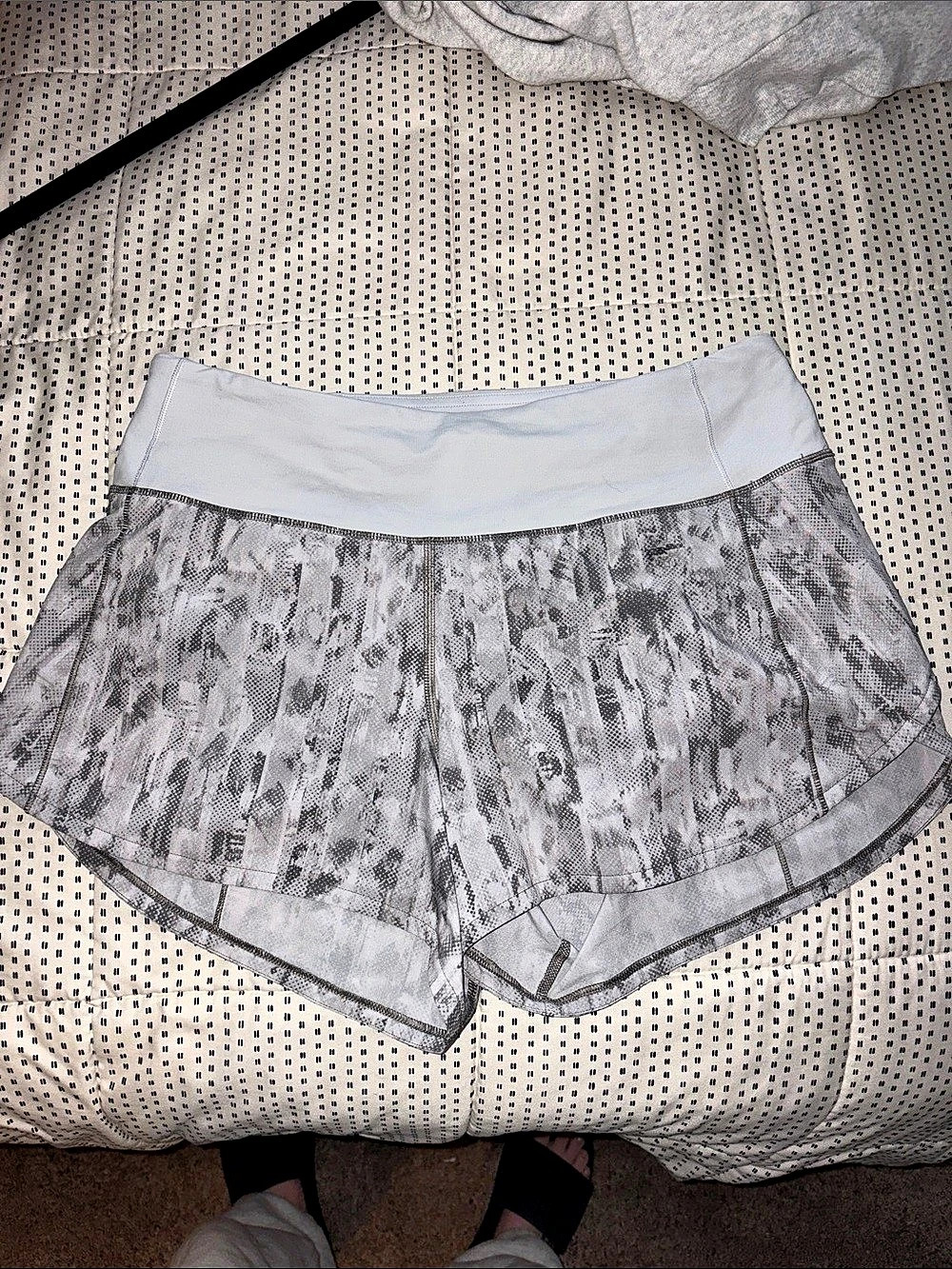 lululemon Hotty Hot Shorts Abstract Athletic Gray & White Size 6